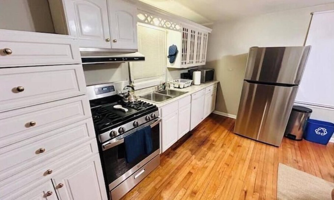 La Grange House | Guesthouse Gem 2BR, Smart TVs, W/D, & Parking