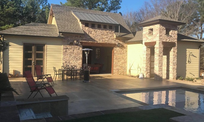 Mineola House | Guesthouse with a pool!