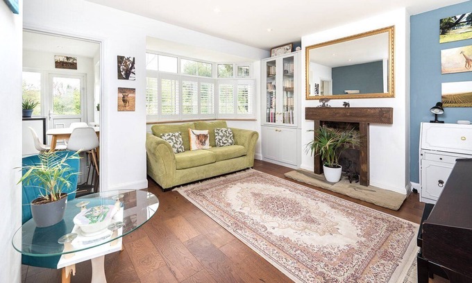 Coombe Hill House | GuestReady - Amazing home with a private garden