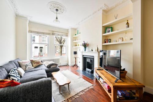 Hammersmith Apartment | GuestReady - Charming family retreat in London