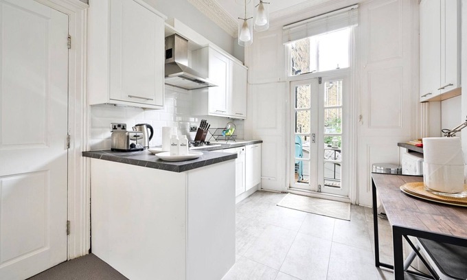 Parsons Green and Walham Apartment | GuestReady - Fulham's delight near Stamford Bridge