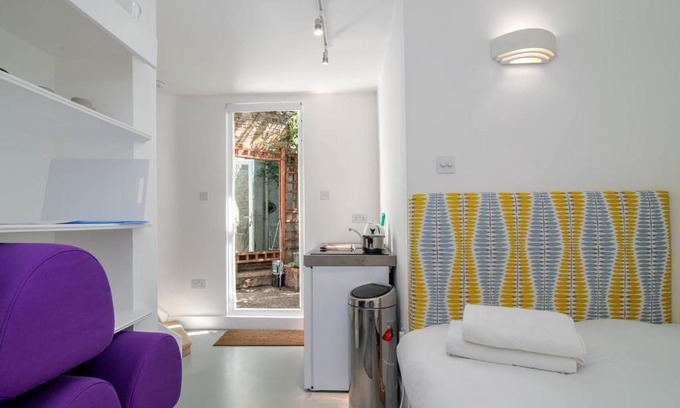 Sands End Apartment | GuestReady - Micro Garden flat in Fulham