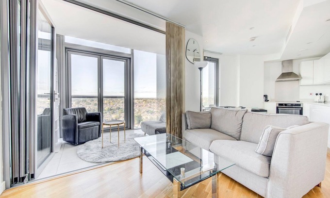 London Borough of Hounslow Apartment | GuestReady - Modern charm near city centre