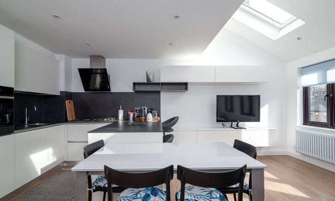 Latchmere Apartment | GuestReady - Modern Home in Battersea for 4 People