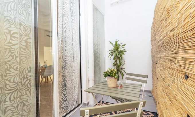 La Malva-rosa House | GuestReady - Valencia's Vibrant Malvarrosa