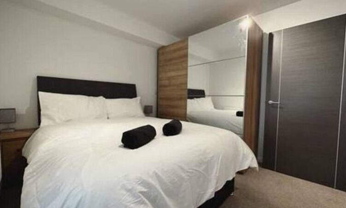 Pill Apartment | Guestz Coates House One Bed Apt