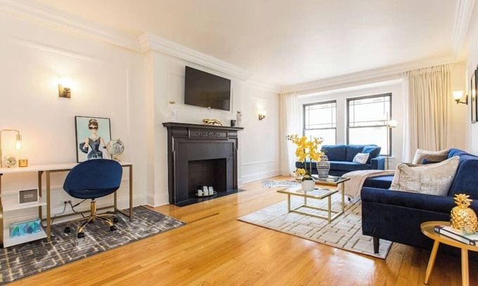 Streeterville Condo | Guild #2 | Gold Coast Mag Mile Best Location