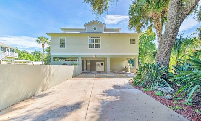 Crystal River House | Gulf-access home with a 73ft dock