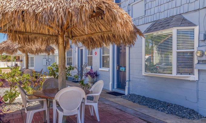 Indian Rocks Beach Apartment | Gulf Breeze Inn- Paradise on the Gulf