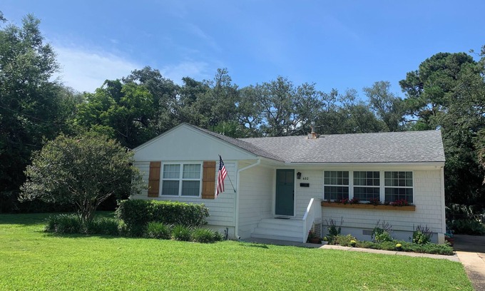 Pensacola House | Gulf Breeze Proper Beach Cottage!