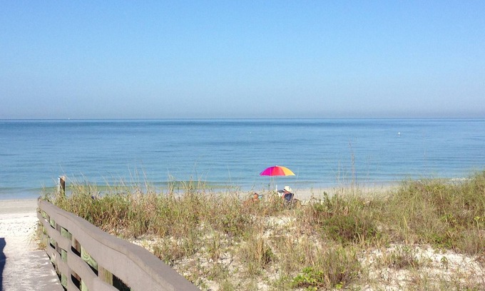 Indian Rocks Beach Apartment | Gulf Breeze Inn - Total relaxation! DISCOUNT! 5 nights or more 5% off!