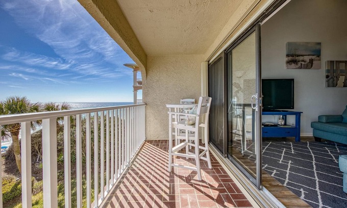Seacrest Condo | Gulf Front Condo *FREE Beach chair umbrella set-up | Breathtaking views | Private balcony | Sleeps 8
