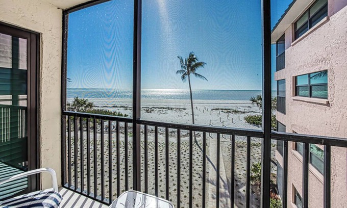 Sanibel Condo | Gulf Front Condo on Sanibel Island, 25 Steps to the Beach