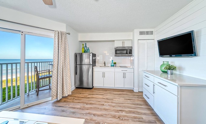 Belleair Beach Condo | Gulf-front condo with pool, beach access, scenic balcony & central AC