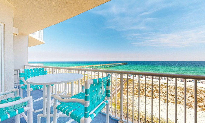 Navarre Beach Condo | Gulf-Front Condo with Beachfront Access, Shared Pools, and Hot Tub