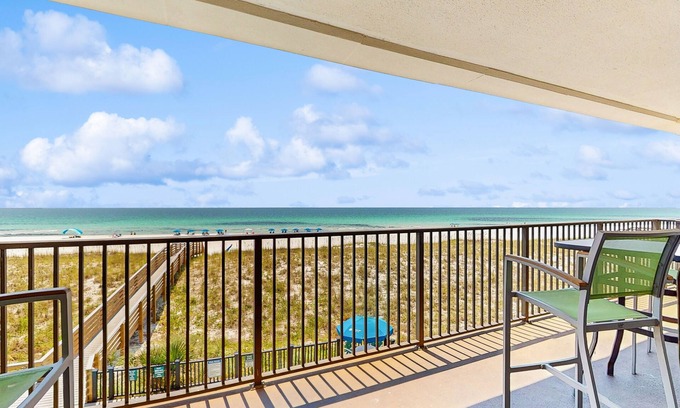 Navarre Beach Condo | Gulf-front condo with balcony, gorgeous view, pool, & W/D - snowbirds welcome