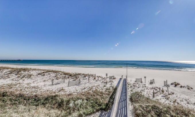 Gulf Shores Condo | Gulf-front condo w/great location, beach access & shared pool/hot tub