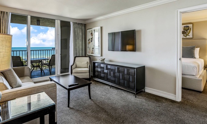 Marco Island Condo | Gulf-front condo with pool, hot tub, central AC, gym & on-site restaurants