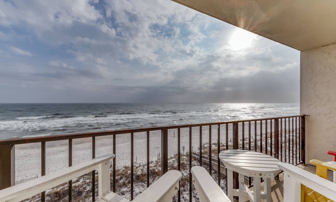 Orange Beach East Condo | Gulf front condo w/great views, shared pools, tennis, & beach access