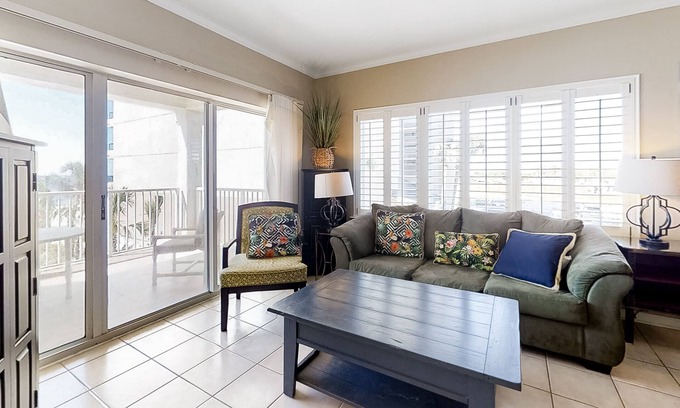 Orange Beach East Condo | Gulf-front condo with beach access, balcony, WiFi, AC, pool & BBQ area