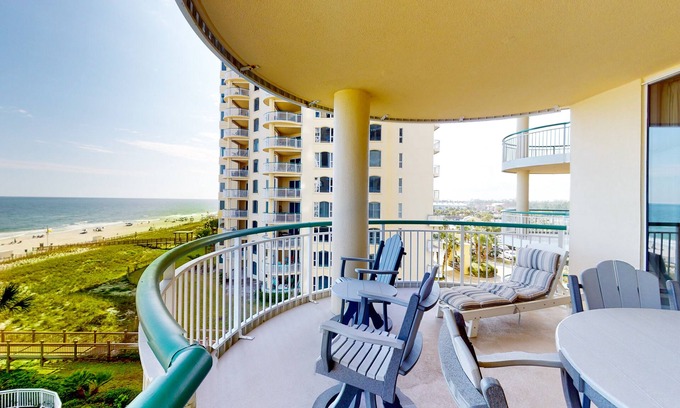 Ono Island Condo | Gulf-front condo with balcony, beach access, W/D, pools & hot tub