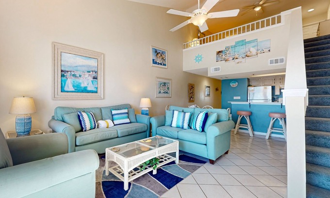 Crystal Beach Condo | Gulf-front condo with complimentary beach equipment - near shops & dining