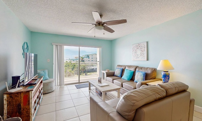 Madeira Beach Condo | Gulf-front getaway with sunset-view balcony, beachfront pool & easy beach access