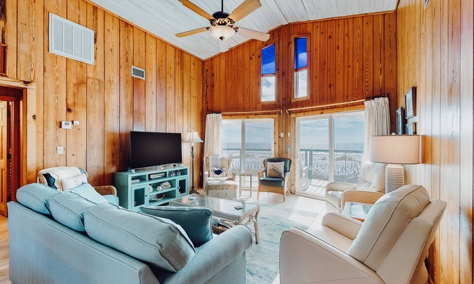 Port St. Joe House | Gulf-front home w/WiFi, private beach boardwalk & views - dog-friendly