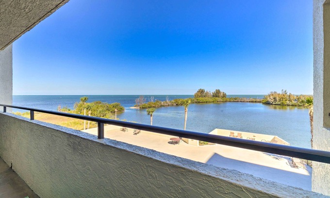 Hudson Condo | Gulf Front Hudson Condo w/ Pool Access & Views!