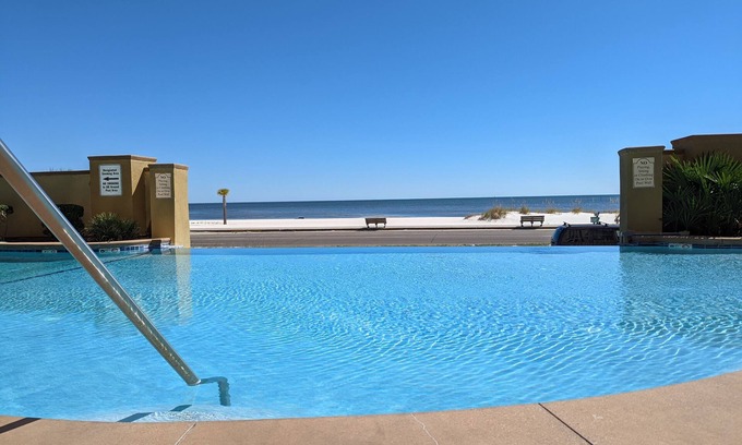 Gulfport Condo | Gulf-Front Luxury End Unit with Infinity Pool,