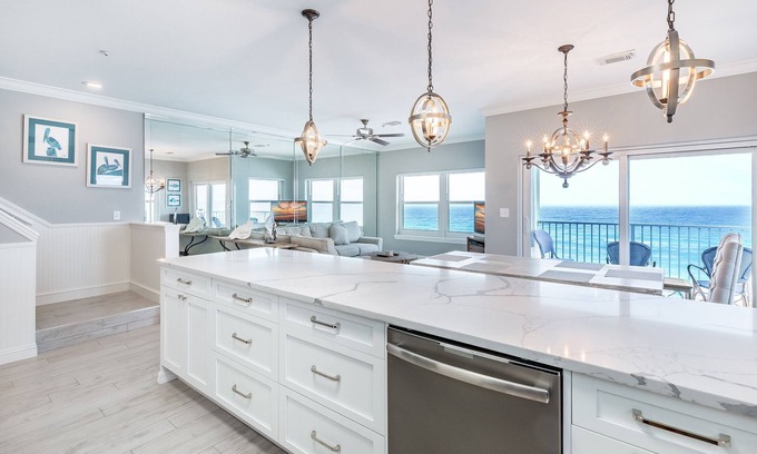 Crystal Beach Condo | ⭐Gulf Front Penthouse~Remodeled~Heated Pool~4BR Emerald Dunes 505