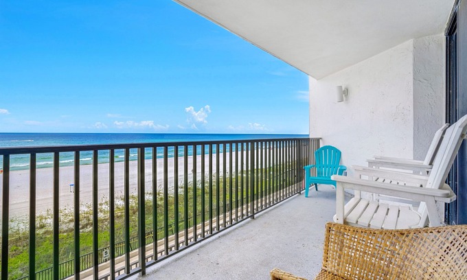 West Panama City Beach Condo | 🏖️Gulf Front-Pool-Hot Tub-Aquavista W304🏖️