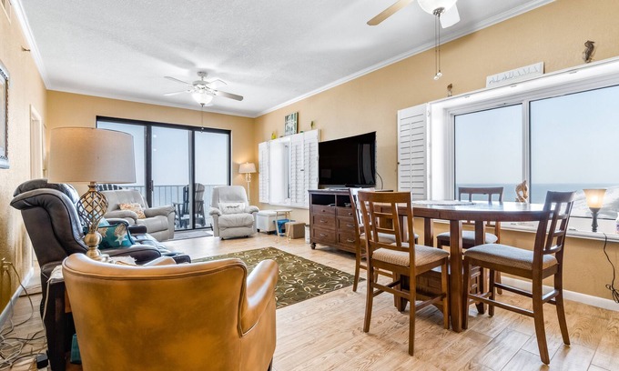 Orange Beach Condo | Gulf-Front Summerchase Condo with Pools, Hot Tub & Wraparound Balcony