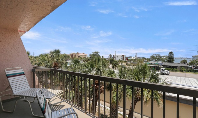 St. Pete Beach Condo | Gulf Gate Resort #207 Bay View Heated Pool