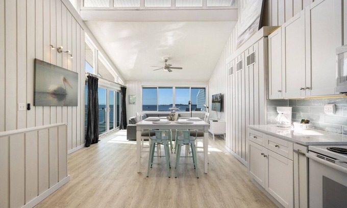Cedar Key Apartment | Gulf of Mexico waterfront townhouse