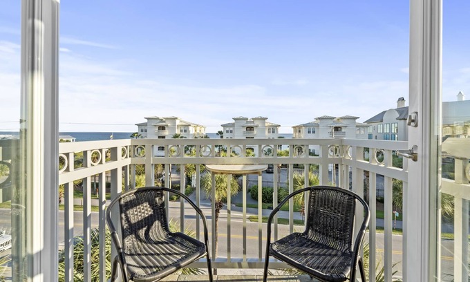 Gulf Place Condo | Gulf Place Studio-30a! Beach View, Pool-Hot Tub, Balcony, Tennis, Pickle Ball