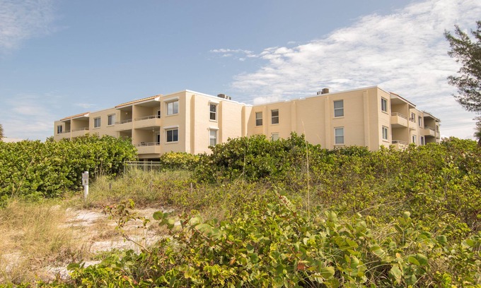 Holmes Beach Condo | Gulf Sands 201 2/2 Condo Gulf Front With Large Pool