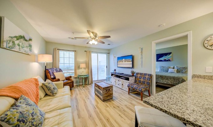 Gulf Shores House | Gulf Shores condo pool across street from beach
