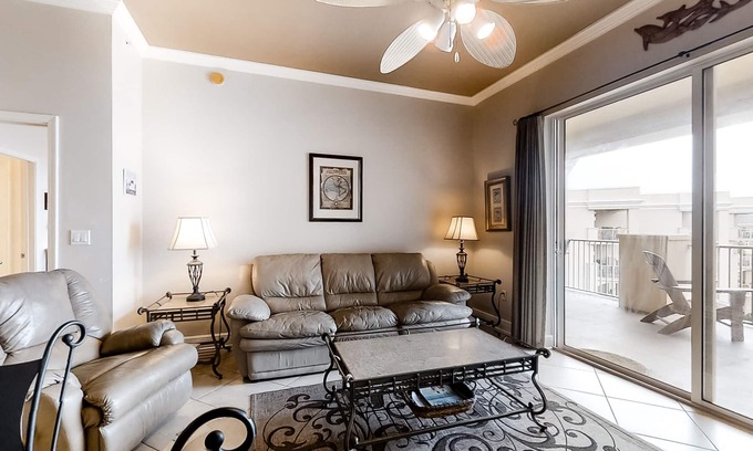 Santa Rosa Beach Condo | Gulf view condo in a beachfront complex w/shared pool & hot tub