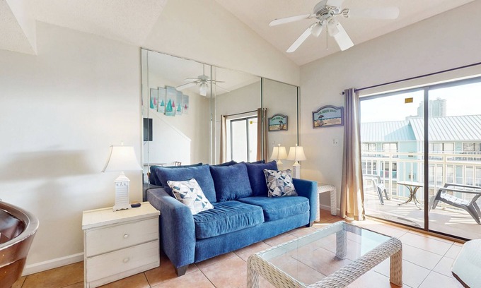 Orange Beach Condo | Gulf view condo w/a full kitchen, private balcony, shared pools, & tennis court