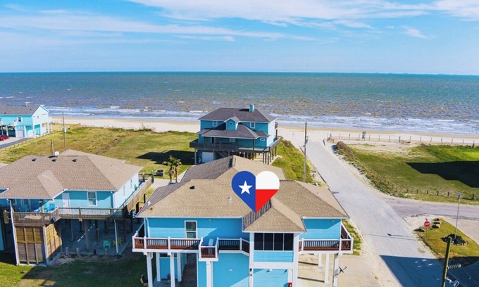 Port Bolivar House | GULF VIEW/DOGS OK/STEPS TO SAND/UPSCALE NEIGHBORHOOD/SPACIOUS HOME/GAMES/DISH TV
