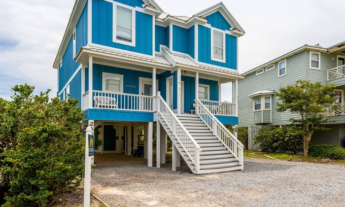 Fort Morgan House | Gulf-view duplex with pool, hot tub & gym - 200 yards to the beach