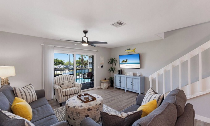 Holmes Beach Condo | Gulf View Getaway | Sand & Sunset Views Daily!