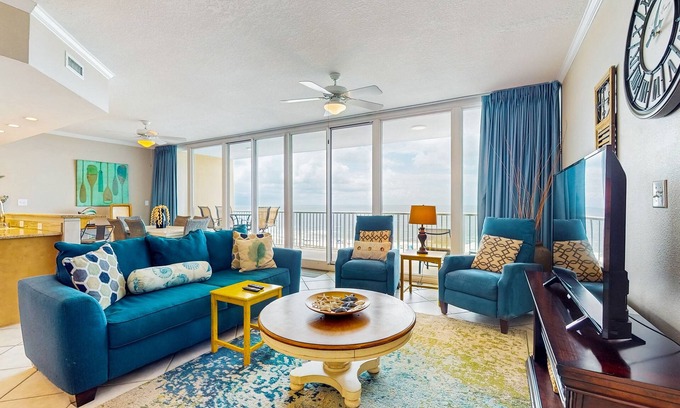 Gulf Shores Condo | Gulf-view retreat with washer/dryer, AC, pool, sauna, & fitness center