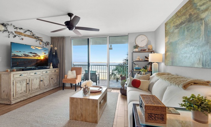Pensacola Beach Condo | 🏝️Gulf Views-Sound Front☀️Tristan Towers unit 1D