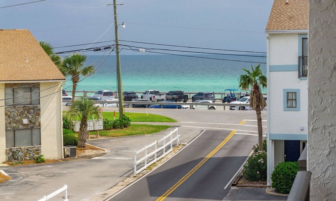 Miramar Beach House | Gulf Views Unobstructed, Beach Across the Street, 2Bd2.5Bth, 2 Bikes,Pool Onsite