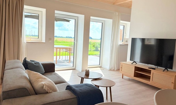 Altfunnixsiel Apartment | Gulfhof Funnixerhörn dree - barrier-free vacations in the historic country house in