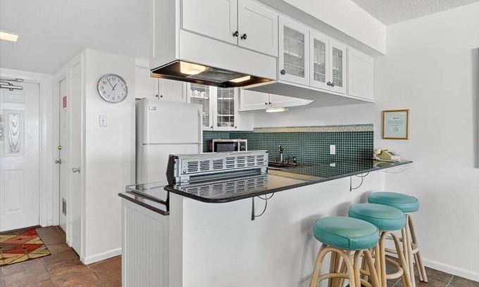 Corpus Christi Condo | Gulfstream Condos Unit 315| Beachfront Balcony | All-Season Pool, Hot Tub