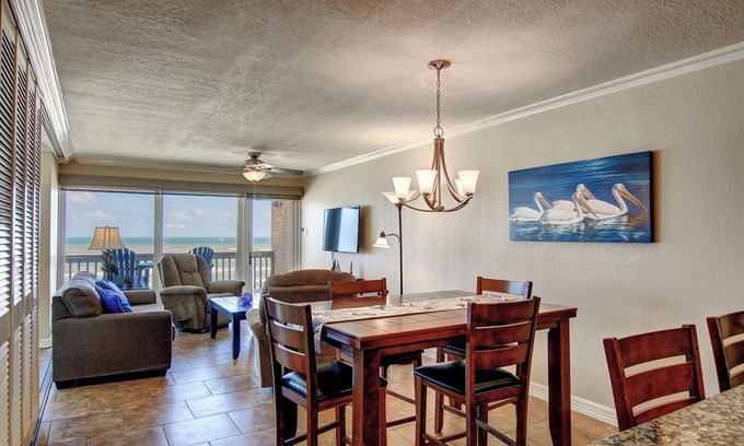 Corpus Christi Condo | Gulfstream Condos Unit 616 | Top-Floor | Gulf Front Views