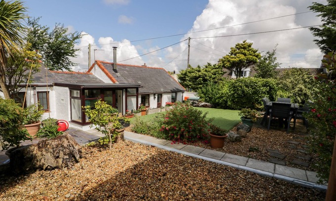 Bodorgan Cottage | GULL COTTAGE, family friendly, with open fire in Newborough